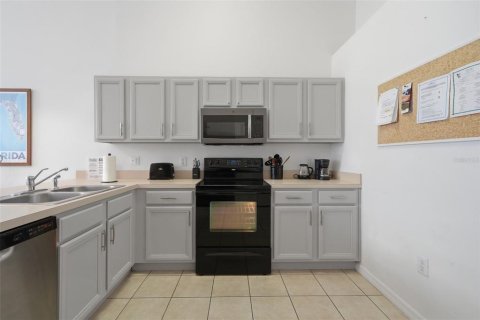 House in Kissimmee, Florida 4 bedrooms, 180.23 sq.m. № 2107734 - photo 2