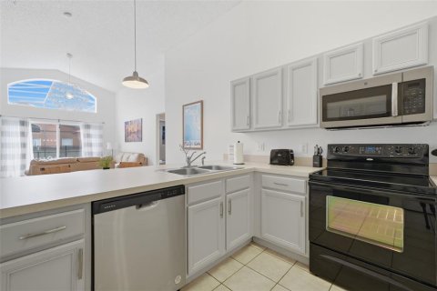 House in Kissimmee, Florida 4 bedrooms, 180.23 sq.m. № 2107734 - photo 3