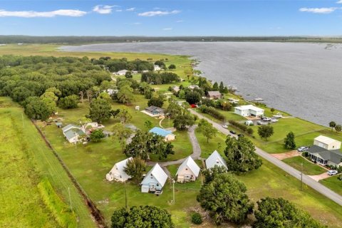 Commercial property in Frostproof, Florida 15 bedrooms, 548.87 sq.m. № 2298657