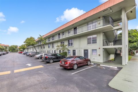 Copropriété à louer à Oakland Park, Floride: 2 chambres, 92.9 m2 № 1977308 - photo 23