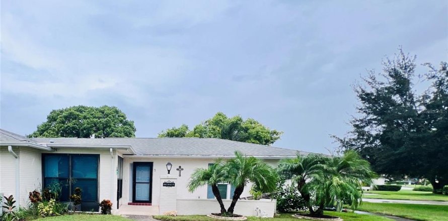 Condominio en Port Richey, Florida, 2 dormitorios № 1363415