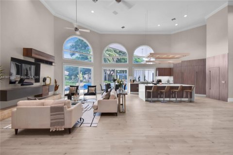 House in Weston, Florida 6 bedrooms, 710.42 sq.m. № 1925915 - photo 16