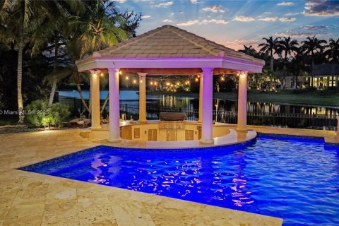 House in Weston, Florida 6 bedrooms, 710.42 sq.m. № 1925915 - photo 6