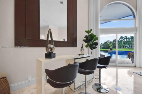 House in Weston, Florida 6 bedrooms, 710.42 sq.m. № 1925915 - photo 28