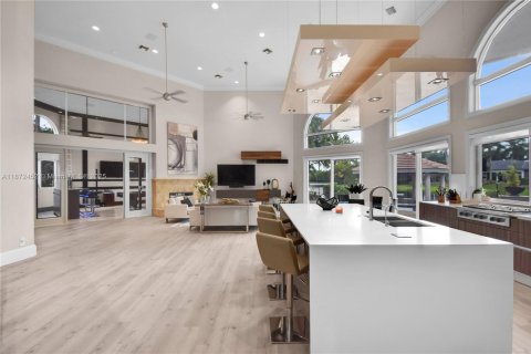 House in Weston, Florida 6 bedrooms, 710.42 sq.m. № 1925915 - photo 17