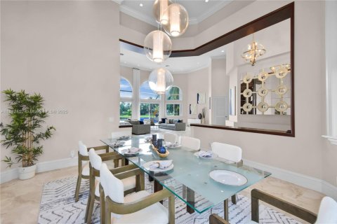 House in Weston, Florida 6 bedrooms, 710.42 sq.m. № 1925915 - photo 14