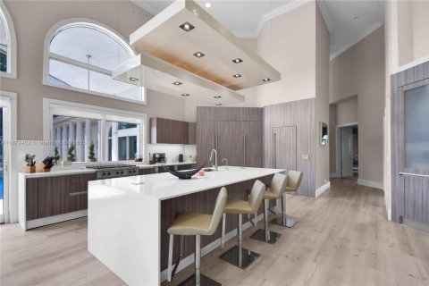 House in Weston, Florida 6 bedrooms, 710.42 sq.m. № 1925915 - photo 15