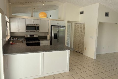 Villa ou maison à vendre à Miami, Floride: 3 chambres, 179.49 m2 № 1974823 - photo 12