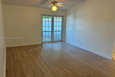 Villa ou maison à vendre à Miami, Floride: 3 chambres, 179.49 m2 № 1974823 - photo 14