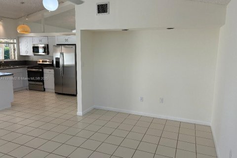 Villa ou maison à vendre à Miami, Floride: 3 chambres, 179.49 m2 № 1974823 - photo 10