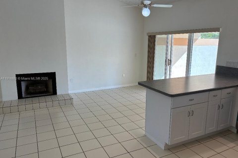 Villa ou maison à vendre à Miami, Floride: 3 chambres, 179.49 m2 № 1974823 - photo 11