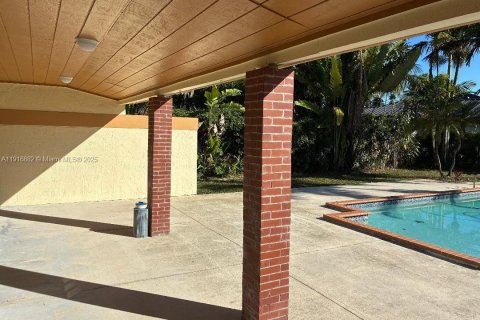 Villa ou maison à vendre à Miami, Floride: 3 chambres, 179.49 m2 № 1974823 - photo 23