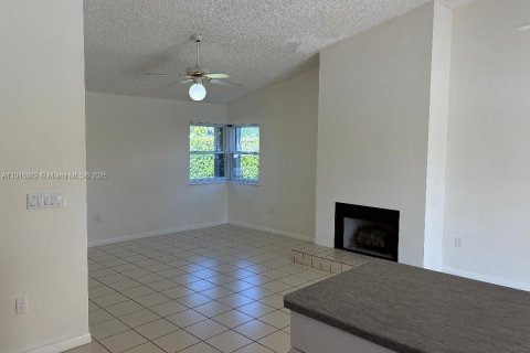 Villa ou maison à vendre à Miami, Floride: 3 chambres, 179.49 m2 № 1974823 - photo 9