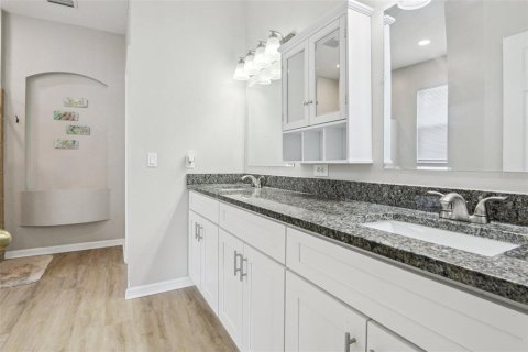 House in Wesley Chapel, Florida 4 bedrooms, 224.82 sq.m. № 1661714 - photo 17