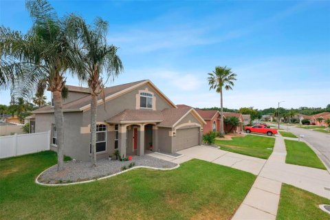 House in Wesley Chapel, Florida 4 bedrooms, 224.82 sq.m. № 1661714 - photo 4