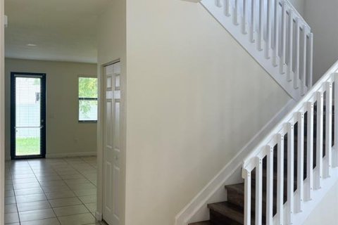 House in Hialeah, Florida 5 bedrooms, 327.02 sq.m. № 1852872 - photo 5