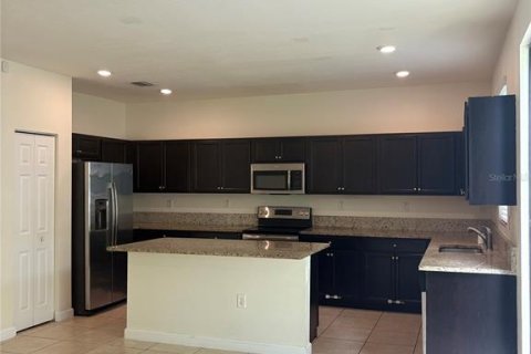 House in Hialeah, Florida 5 bedrooms, 327.02 sq.m. № 1852872 - photo 7