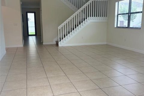House in Hialeah, Florida 5 bedrooms, 327.02 sq.m. № 1852872 - photo 2
