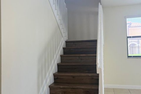 House in Hialeah, Florida 5 bedrooms, 327.02 sq.m. № 1852872 - photo 10