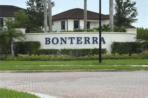 House in Hialeah, Florida 5 bedrooms, 327.02 sq.m. № 1852872 - photo 26