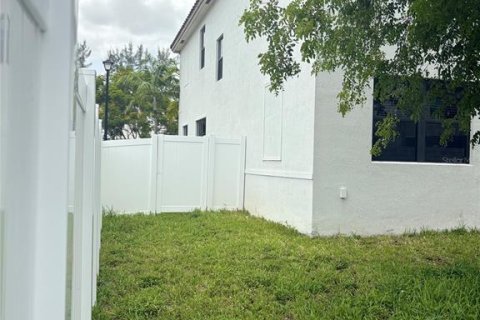 House in Hialeah, Florida 5 bedrooms, 327.02 sq.m. № 1852872 - photo 20