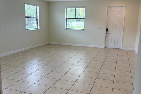 House in Hialeah, Florida 5 bedrooms, 327.02 sq.m. № 1852872 - photo 4