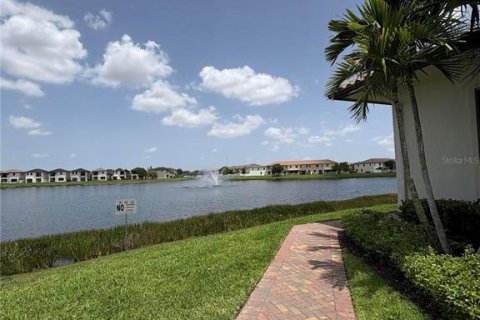 House in Hialeah, Florida 5 bedrooms, 327.02 sq.m. № 1852872 - photo 29