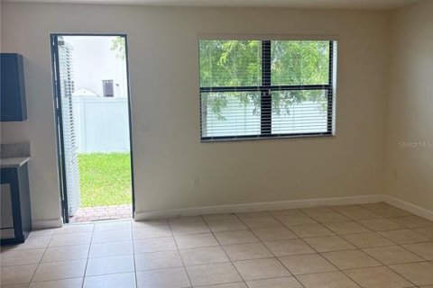 House in Hialeah, Florida 5 bedrooms, 327.02 sq.m. № 1852872 - photo 6