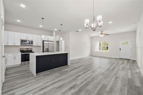 House in Dunnellon, Florida 4 bedrooms, 157.38 sq.m. № 2419946 - photo 4