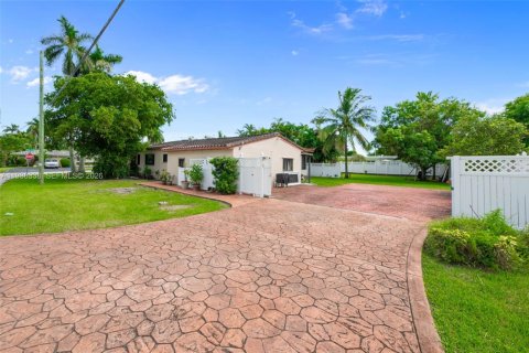 Casa en venta en Miami, Florida, 3 dormitorios, 240.52 m2 № 1995985 - foto 6