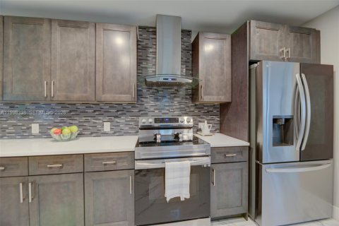 Casa en venta en Miami, Florida, 3 dormitorios, 240.52 m2 № 1995985 - foto 18