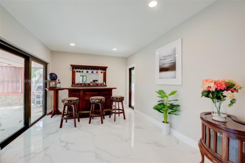 Casa en venta en Miami, Florida, 3 dormitorios, 240.52 m2 № 1995985 - foto 13