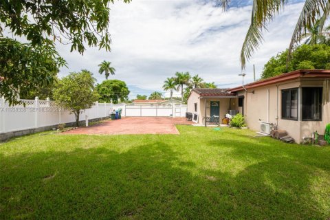 Casa en venta en Miami, Florida, 3 dormitorios, 240.52 m2 № 1995985 - foto 30