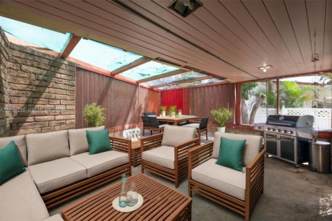 Casa en venta en Miami, Florida, 3 dormitorios, 240.52 m2 № 1995985 - foto 27