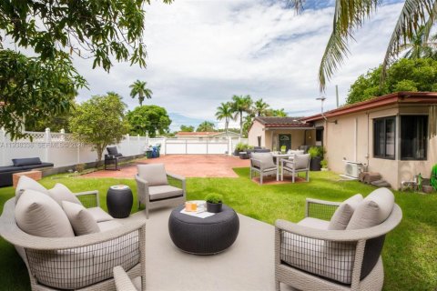Casa en venta en Miami, Florida, 3 dormitorios, 240.52 m2 № 1995985 - foto 29