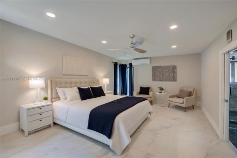 Casa en venta en Miami, Florida, 3 dormitorios, 240.52 m2 № 1995985 - foto 19