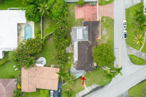 Casa en venta en Miami, Florida, 3 dormitorios, 240.52 m2 № 1995985 - foto 7
