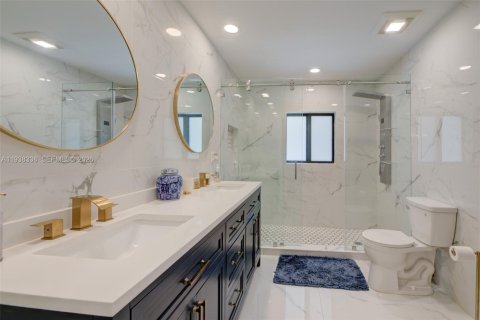 Casa en venta en Miami, Florida, 3 dormitorios, 240.52 m2 № 1995985 - foto 25