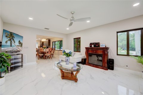 Casa en venta en Miami, Florida, 3 dormitorios, 240.52 m2 № 1995985 - foto 9