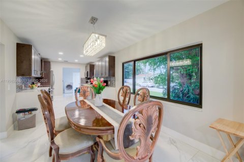 Casa en venta en Miami, Florida, 3 dormitorios, 240.52 m2 № 1995985 - foto 11