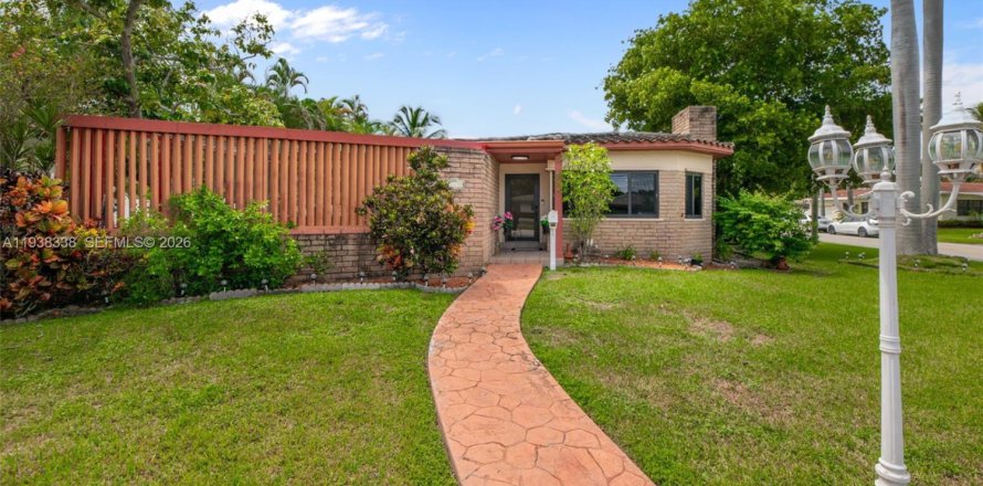 Casa en Miami, Florida 3 dormitorios, 240.52 m2 № 1995985