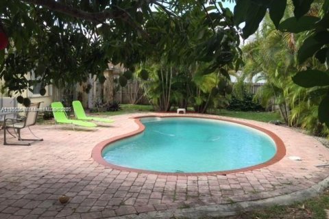 Casa en venta en Miami, Florida, 2 dormitorios, 99.96 m2 № 1881553 - foto 3