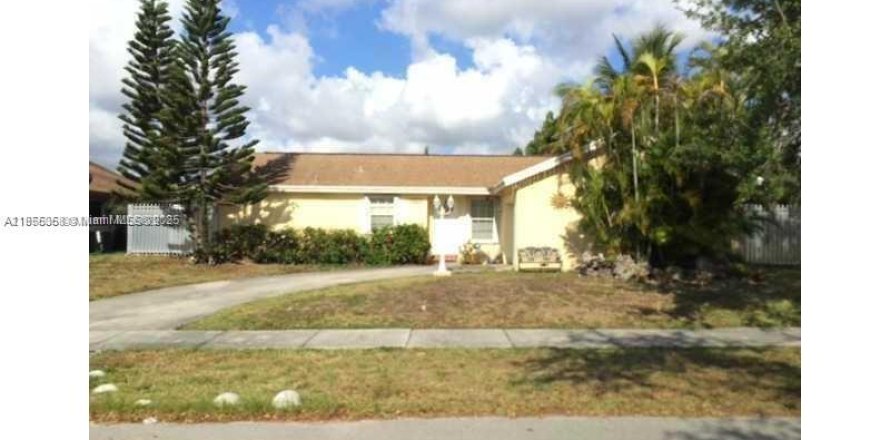 Casa en Miami, Florida 2 dormitorios, 99.96 m2 № 1881553