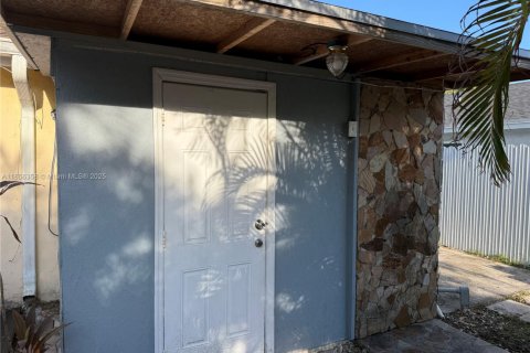 Casa en venta en Miami, Florida, 2 dormitorios, 99.96 m2 № 1881553 - foto 17