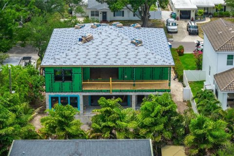 House in Tampa, Florida 5 bedrooms, 362.6 sq.m. № 2122543 - photo 1