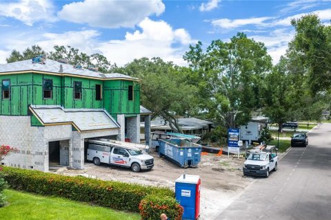 House in Tampa, Florida 5 bedrooms, 362.6 sq.m. № 2122543 - photo 3