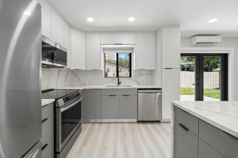 Villa ou maison à vendre à Pompano Beach, Floride: 3 chambres, 118.36 m2 № 2424767 - photo 12