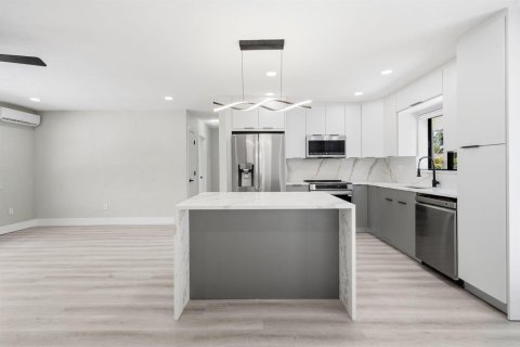 Villa ou maison à vendre à Pompano Beach, Floride: 3 chambres, 118.36 m2 № 2424767 - photo 10