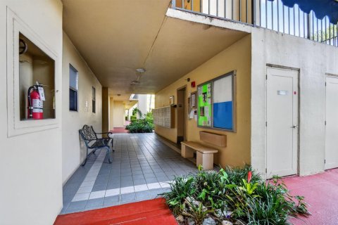 Condo in Lake Worth, Florida, 2 bedrooms  № 2189308 - photo 3