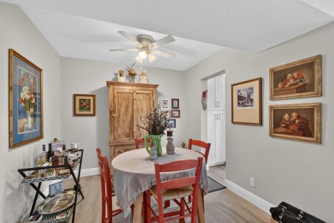 Condo in Lake Worth, Florida, 2 bedrooms  № 2189308 - photo 11